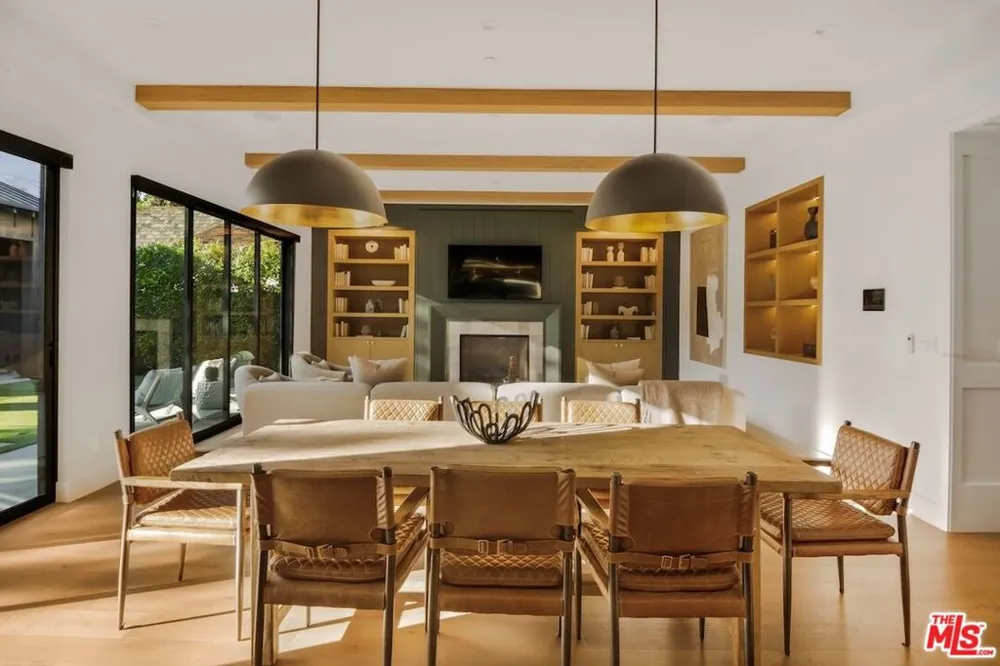 4261 Denny Avenue Toluca Lake, CA 91602