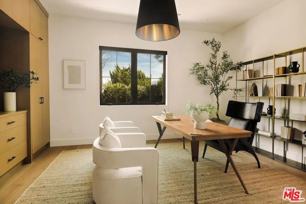 4261 Denny Avenue Toluca Lake, CA 91602
