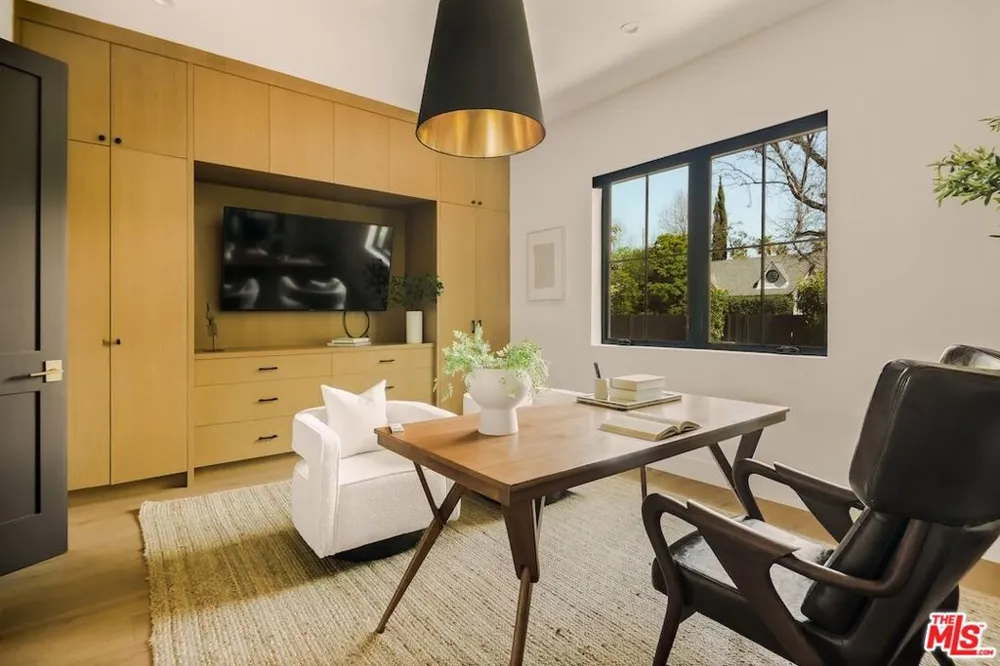 4261 Denny Avenue Toluca Lake, CA 91602
