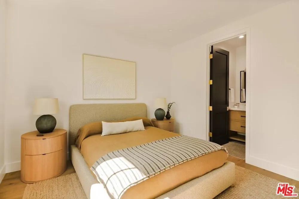 4261 Denny Avenue Toluca Lake, CA 91602