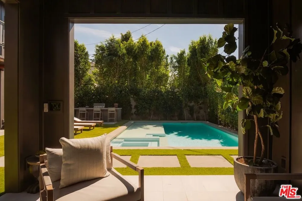 4261 Denny Avenue Toluca Lake, CA 91602