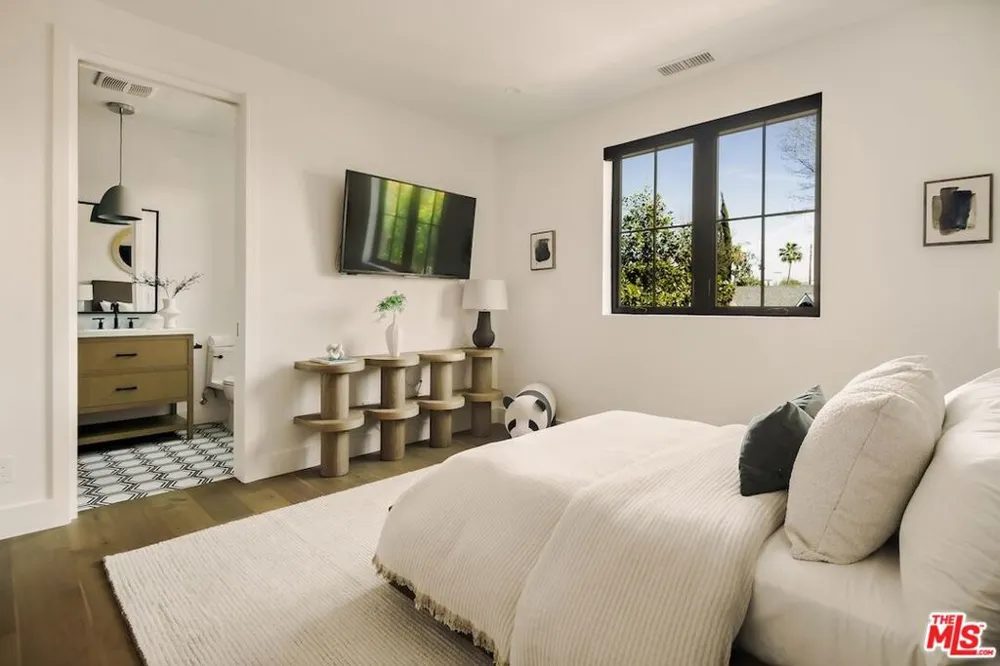 4261 Denny Avenue Toluca Lake, CA 91602
