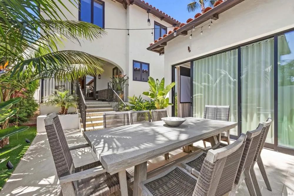 227 Neptune Ave Encinitas, CA 92024