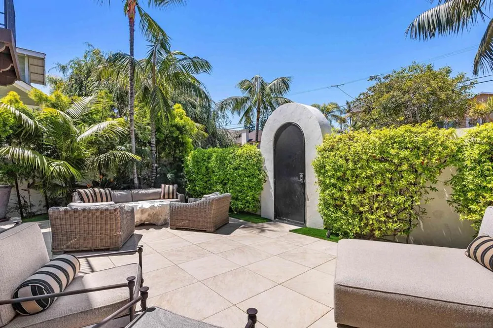 227 Neptune Ave Encinitas, CA 92024