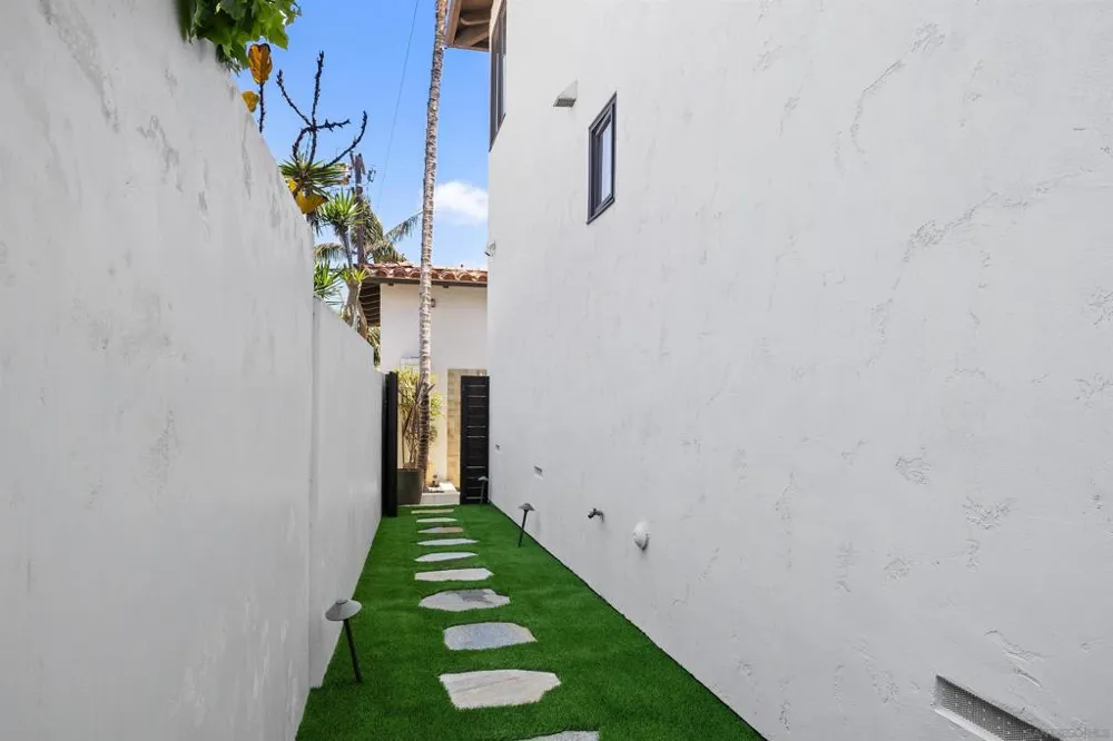 227 Neptune Ave Encinitas, CA 92024