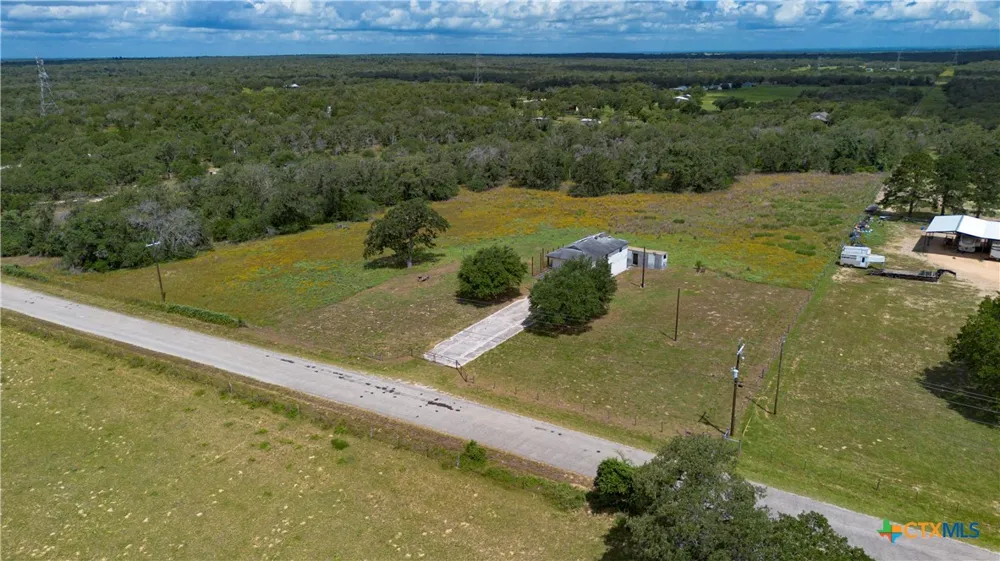 84 Longhorn Road Stockdale, TX 78160