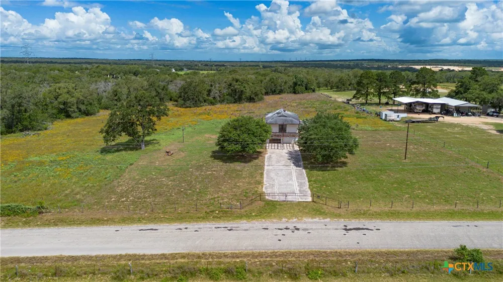 84 Longhorn Road Stockdale, TX 78160
