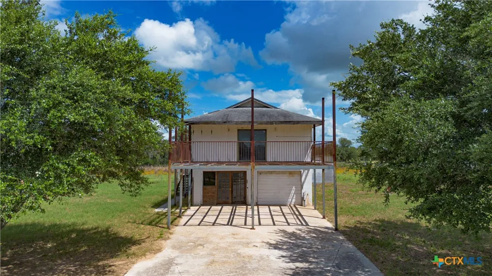 84 Longhorn Road Stockdale, TX 78160