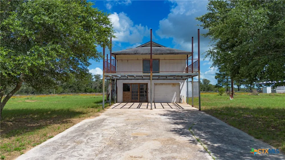 84 Longhorn Road Stockdale, TX 78160