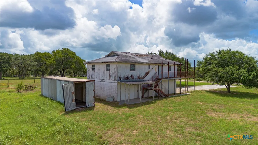 84 Longhorn Road Stockdale, TX 78160