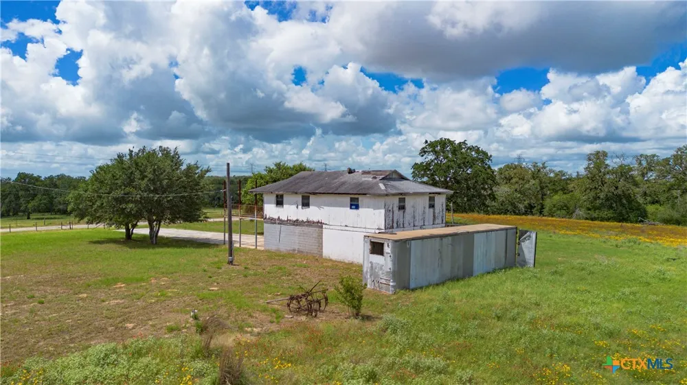 84 Longhorn Road Stockdale, TX 78160