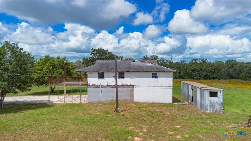 84 Longhorn Road Stockdale, TX 78160