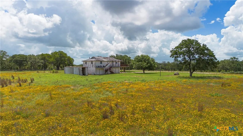 84 Longhorn Road Stockdale, TX 78160