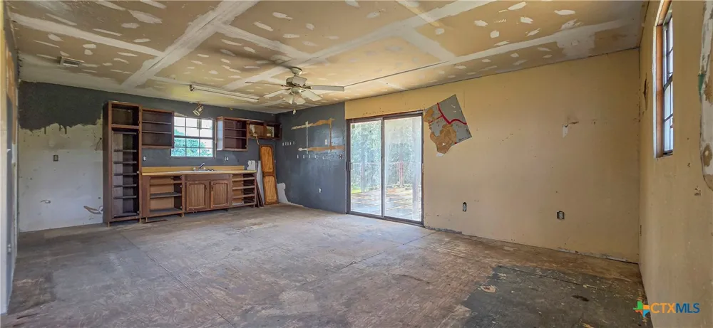 84 Longhorn Road Stockdale, TX 78160