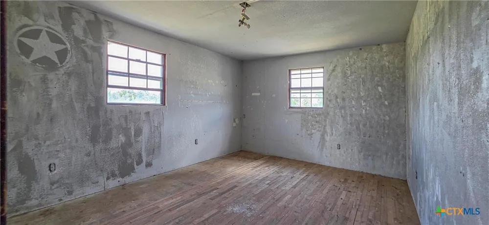 84 Longhorn Road Stockdale, TX 78160