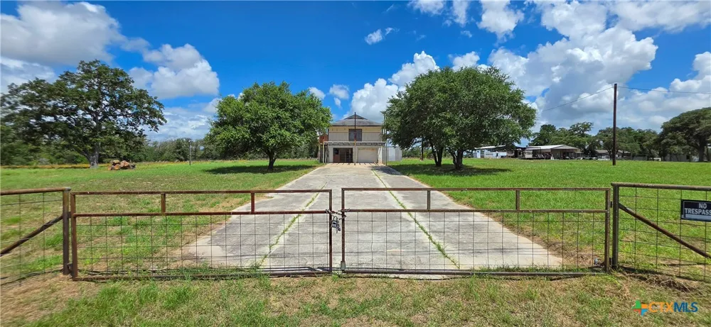 84 Longhorn Road Stockdale, TX 78160