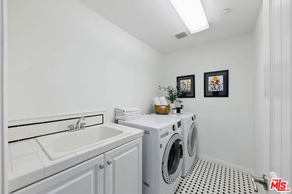 1572 Silver Shadow Drive Newbury Park, CA 91320