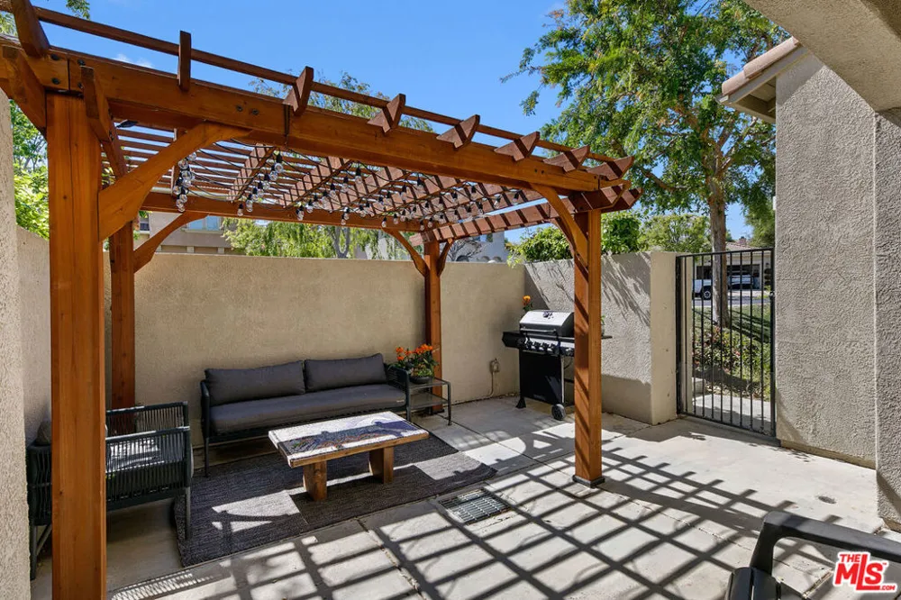 1572 Silver Shadow Drive Newbury Park, CA 91320