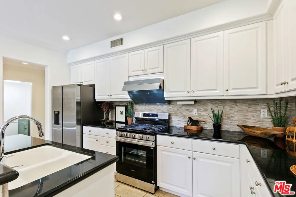 1572 Silver Shadow Drive Newbury Park, CA 91320