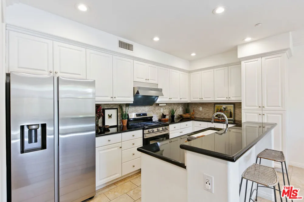 1572 Silver Shadow Drive Newbury Park, CA 91320