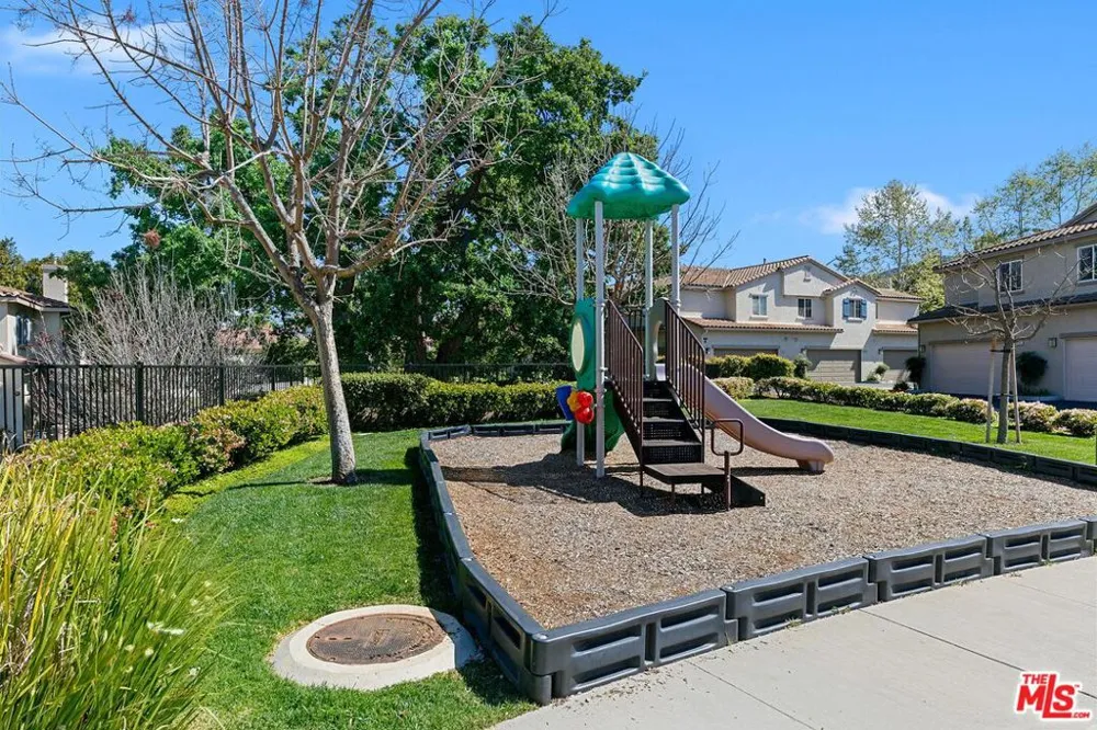 1572 Silver Shadow Drive Newbury Park, CA 91320
