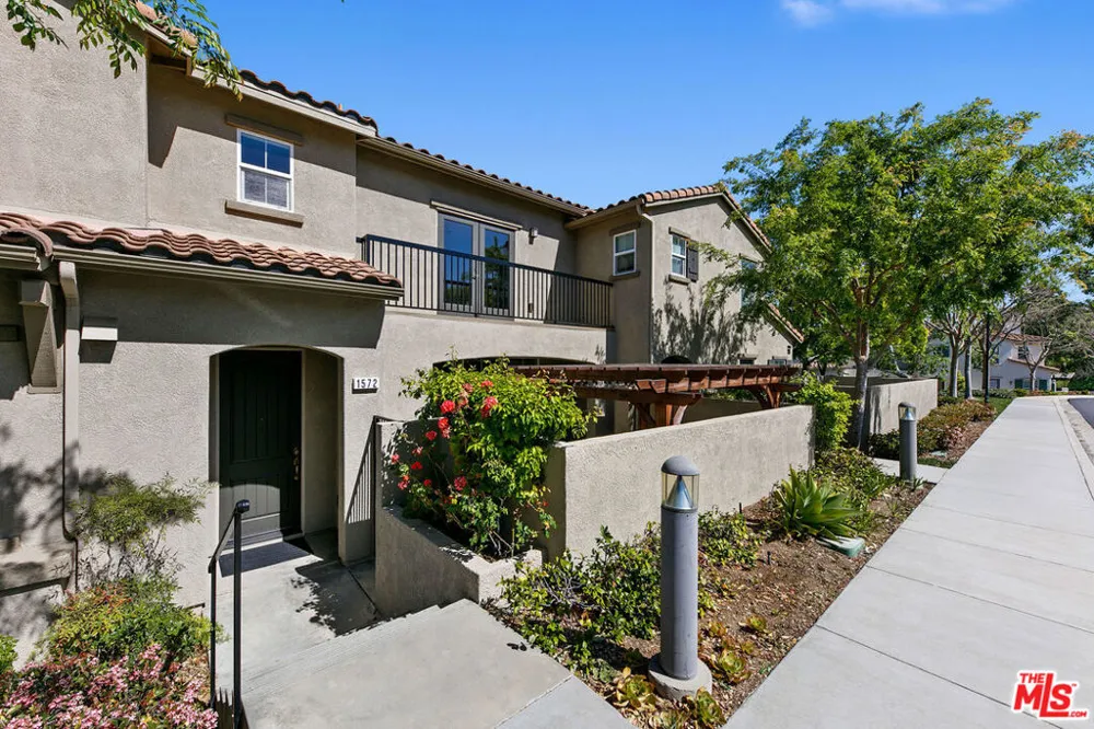 1572 Silver Shadow Drive Newbury Park, CA 91320