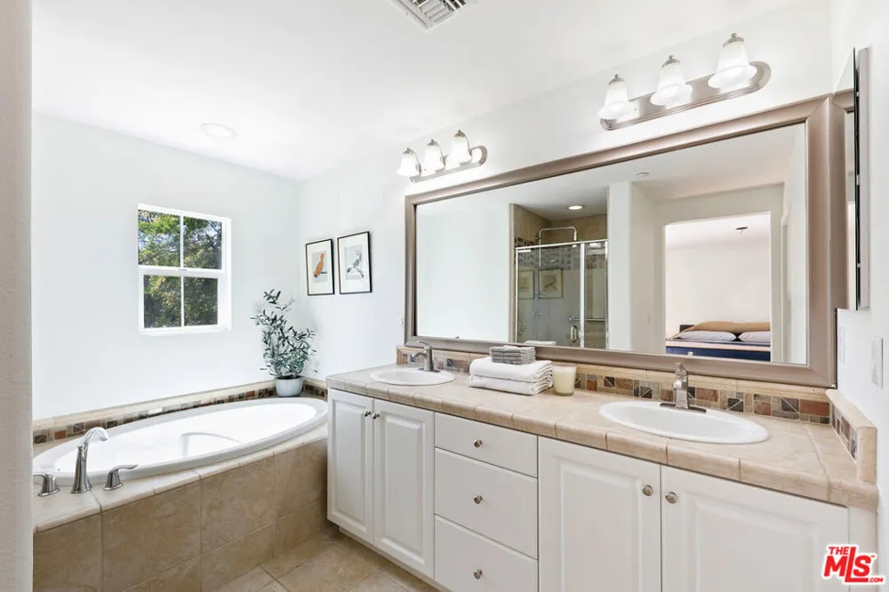 1572 Silver Shadow Drive Newbury Park, CA 91320