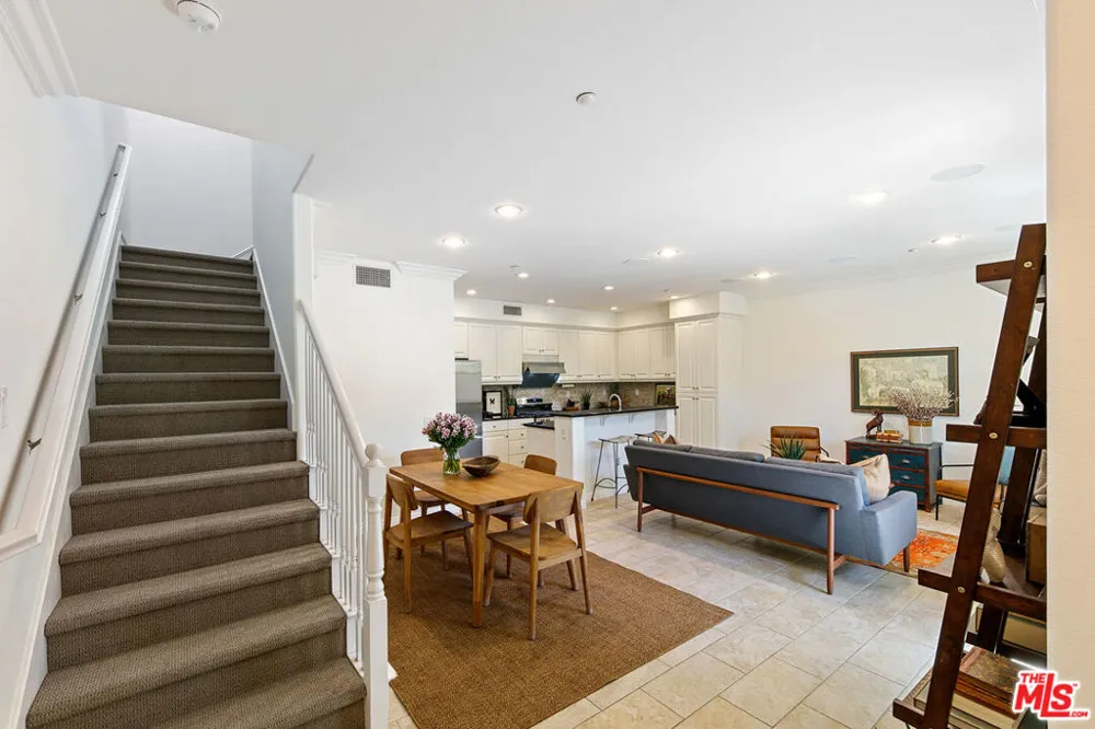 1572 Silver Shadow Drive Newbury Park, CA 91320