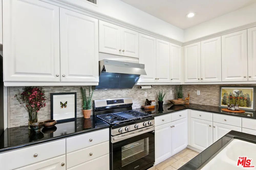 1572 Silver Shadow Drive Newbury Park, CA 91320