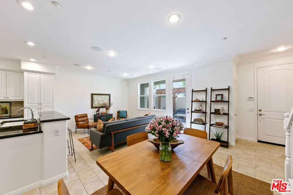 1572 Silver Shadow Drive Newbury Park, CA 91320