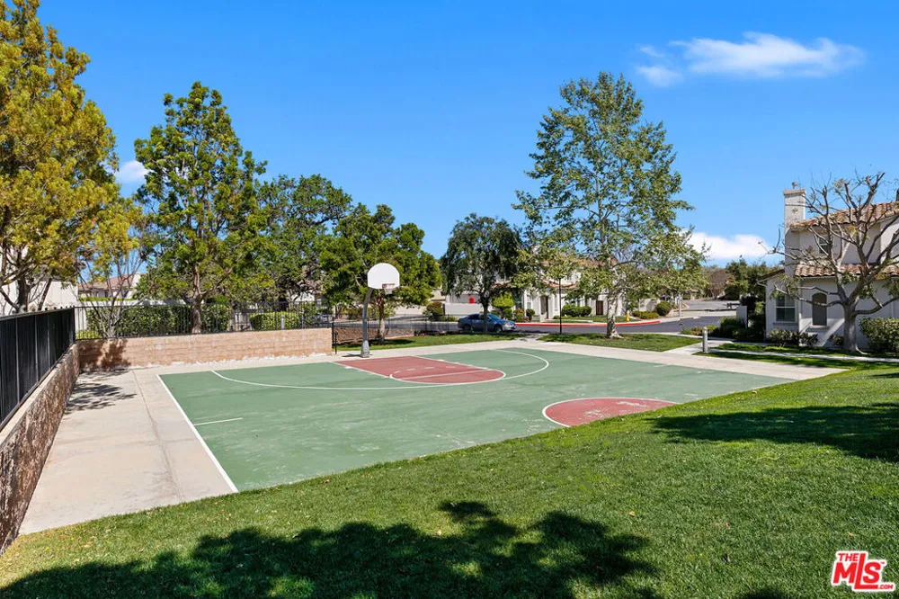 1572 Silver Shadow Drive Newbury Park, CA 91320