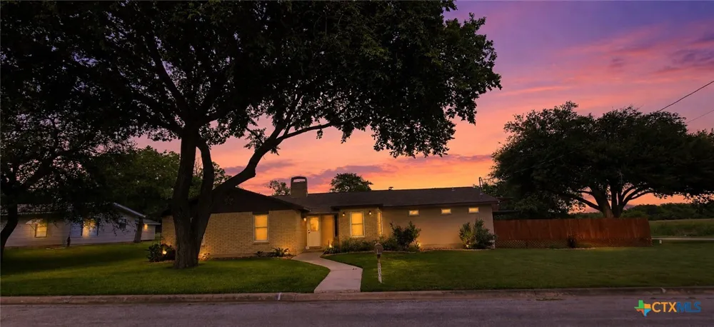 110 Live Oak Street Gonzales, TX 78629