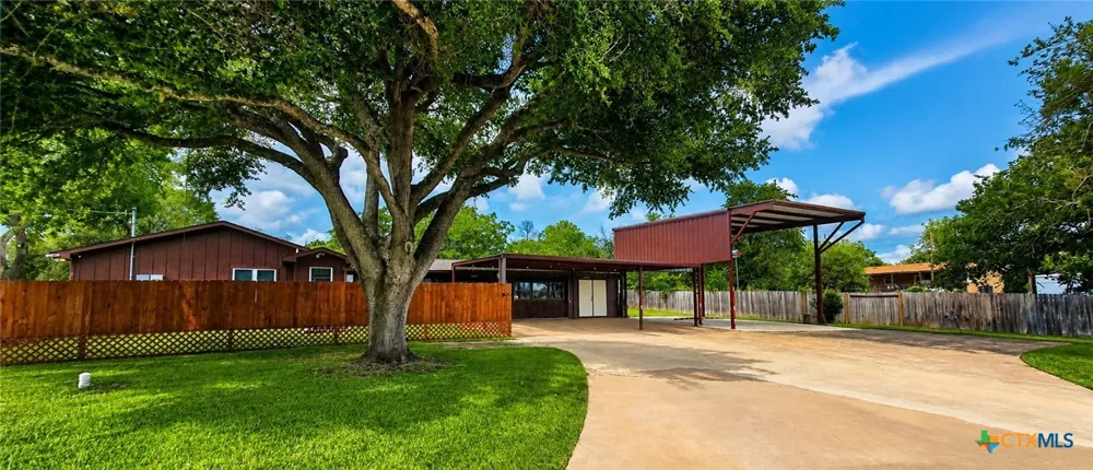 110 Live Oak Street Gonzales, TX 78629