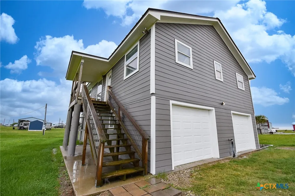 90 Bluefish Lane Palacios, TX 77465