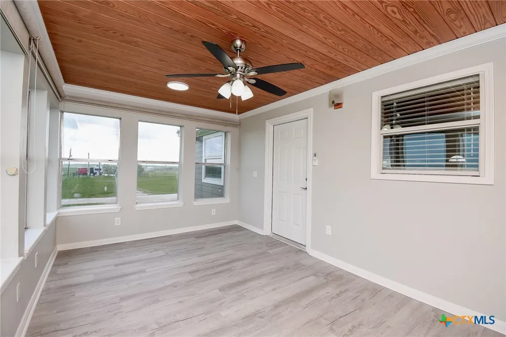 90 Bluefish Lane Palacios, TX 77465