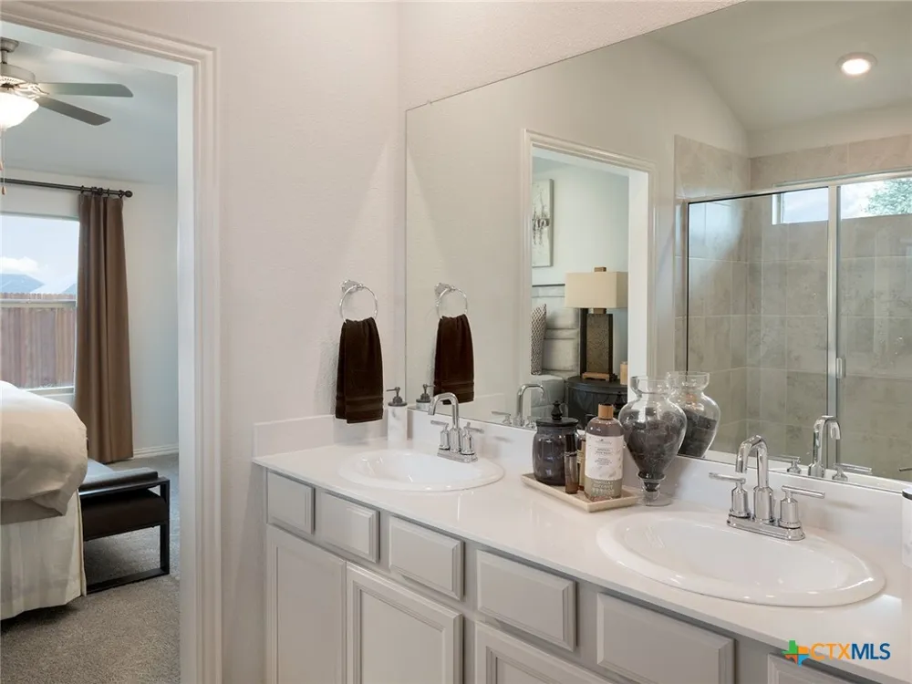 5521 McBride Street Cibolo, TX 78108