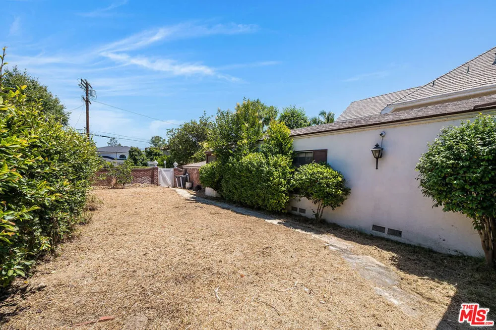 10058 Valley Spring Lane Toluca Lake, CA 91602