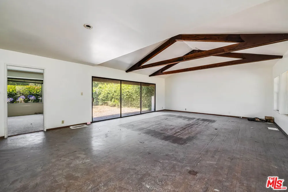 10058 Valley Spring Lane Toluca Lake, CA 91602