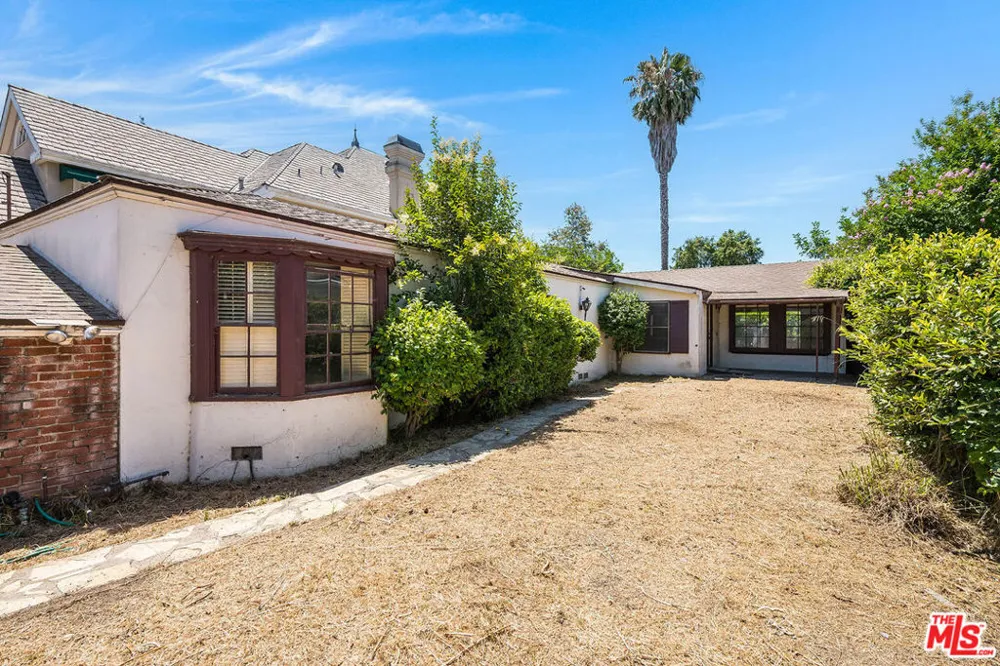 10058 Valley Spring Lane Toluca Lake, CA 91602