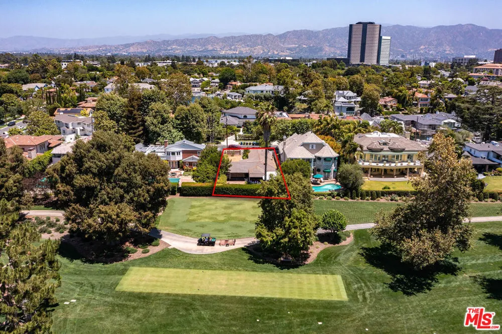 10058 Valley Spring Lane Toluca Lake, CA 91602