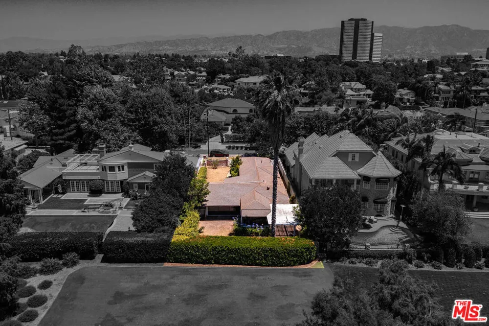 10058 Valley Spring Lane Toluca Lake, CA 91602