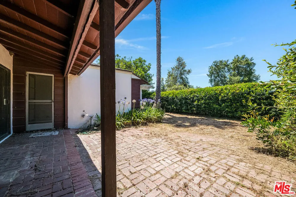 10058 Valley Spring Lane Toluca Lake, CA 91602
