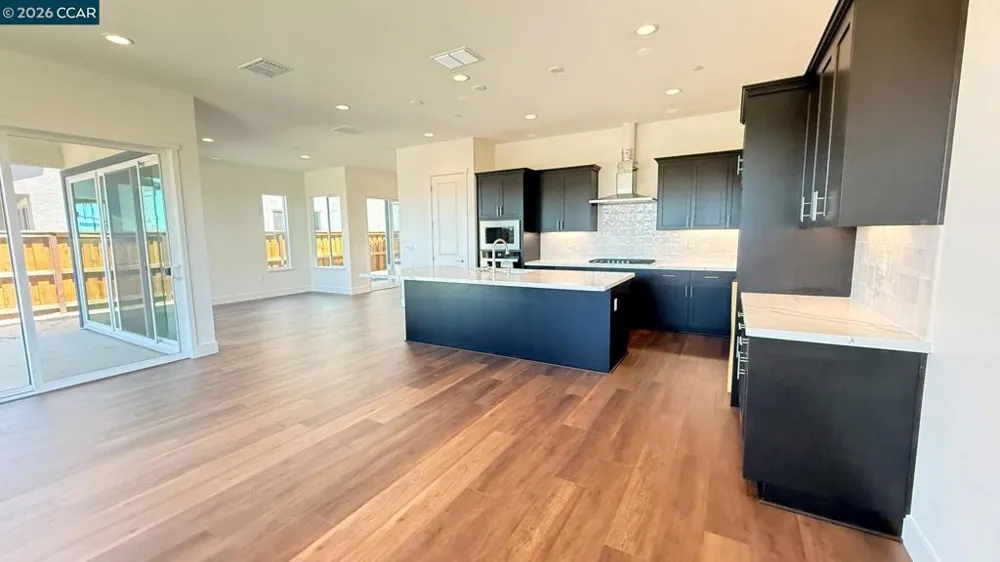 17405 Bushwick Lane Lathrop, CA 95330