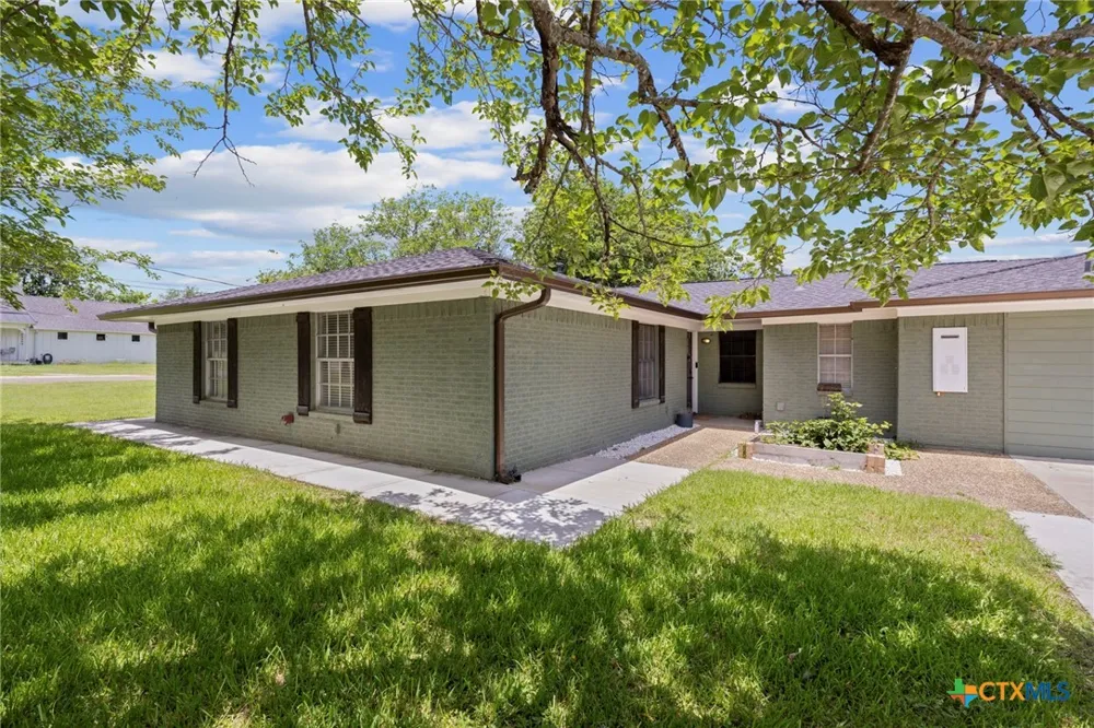 575 W 4th Street Crawford, TX 76638