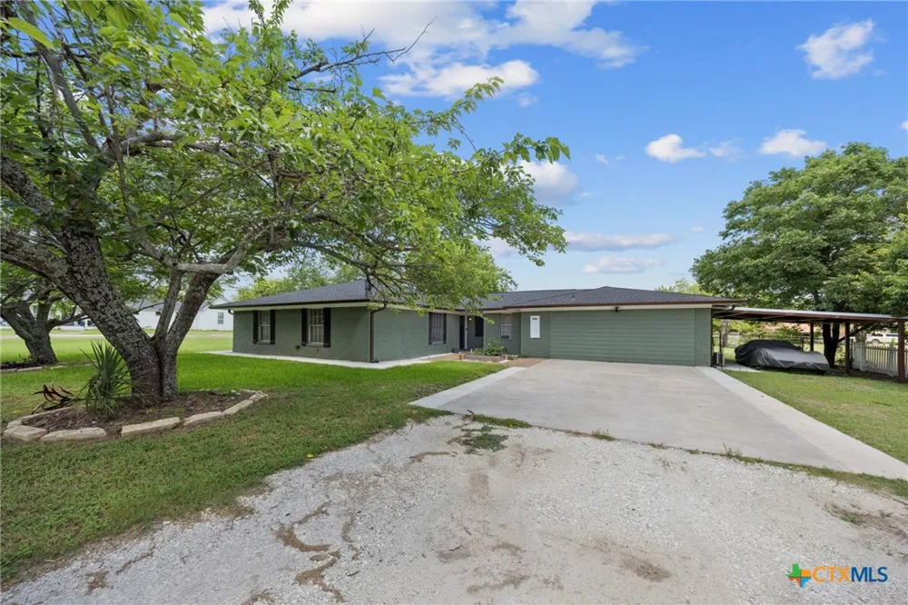 575 W 4th Street Crawford, TX 76638