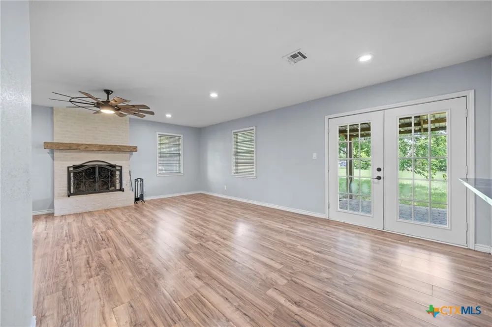 575 W 4th Street Crawford, TX 76638