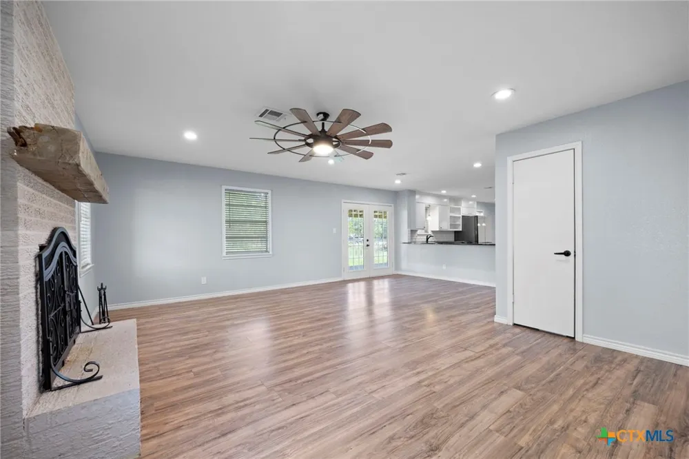 575 W 4th Street Crawford, TX 76638