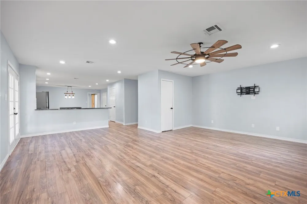 575 W 4th Street Crawford, TX 76638