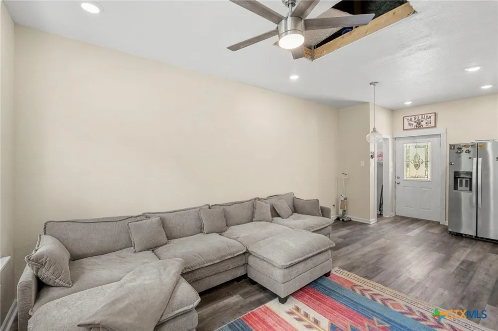 868 County Road 405 Buckholts, TX 76518