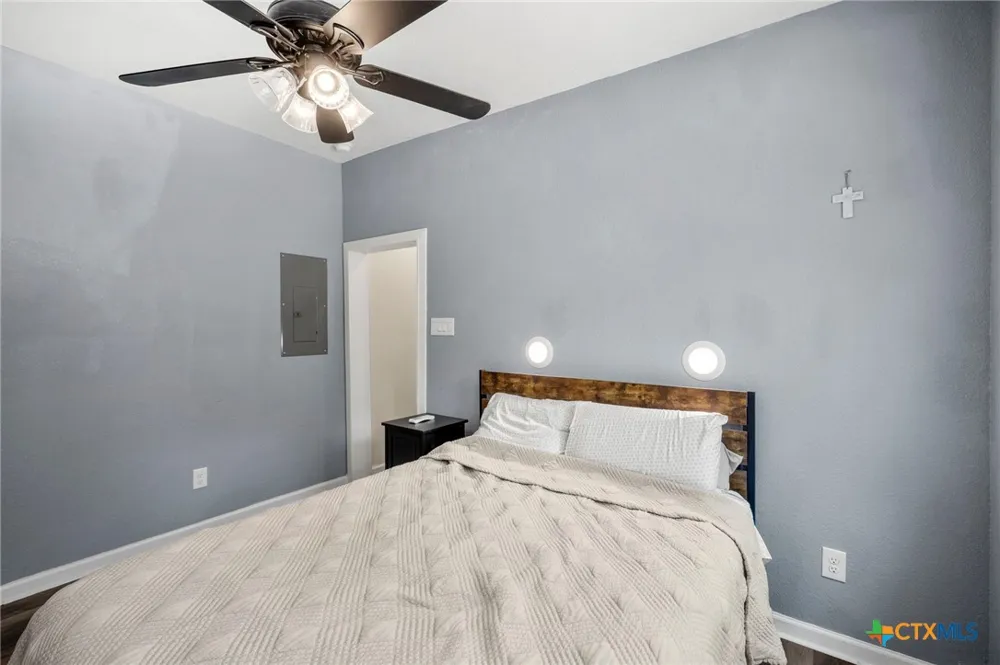 868 County Road 405 Buckholts, TX 76518